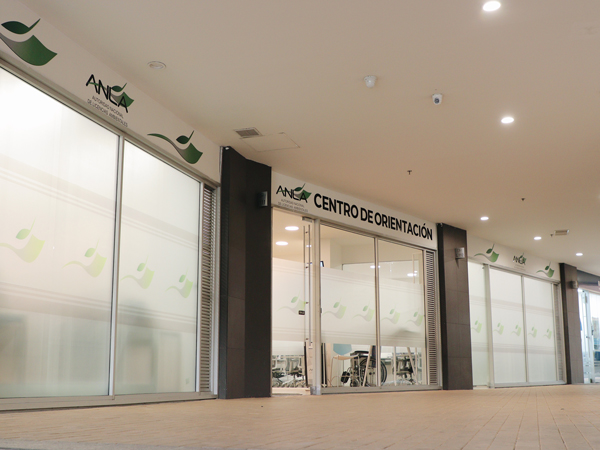 Fachada de entrada a centro de contacto ciudadno Carrera 13A # 34 - 72 Locales 110, 111 y 112