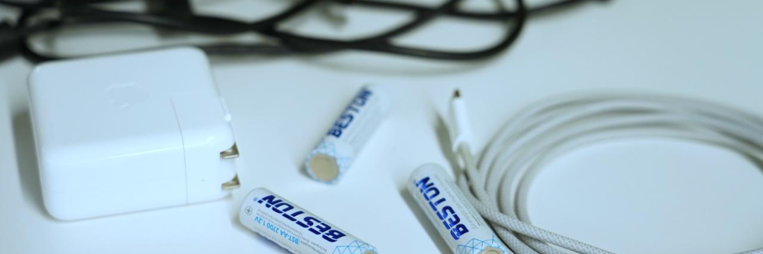 Imagen de referencia de baterías y cargadores