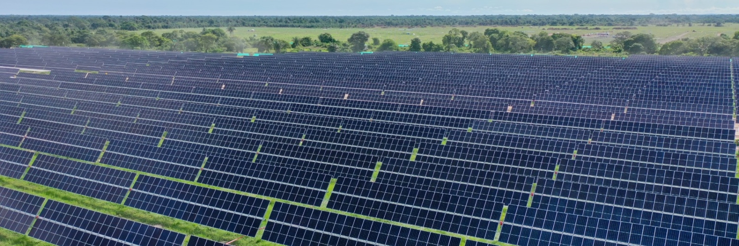 Imagen de parque solar en Colombia